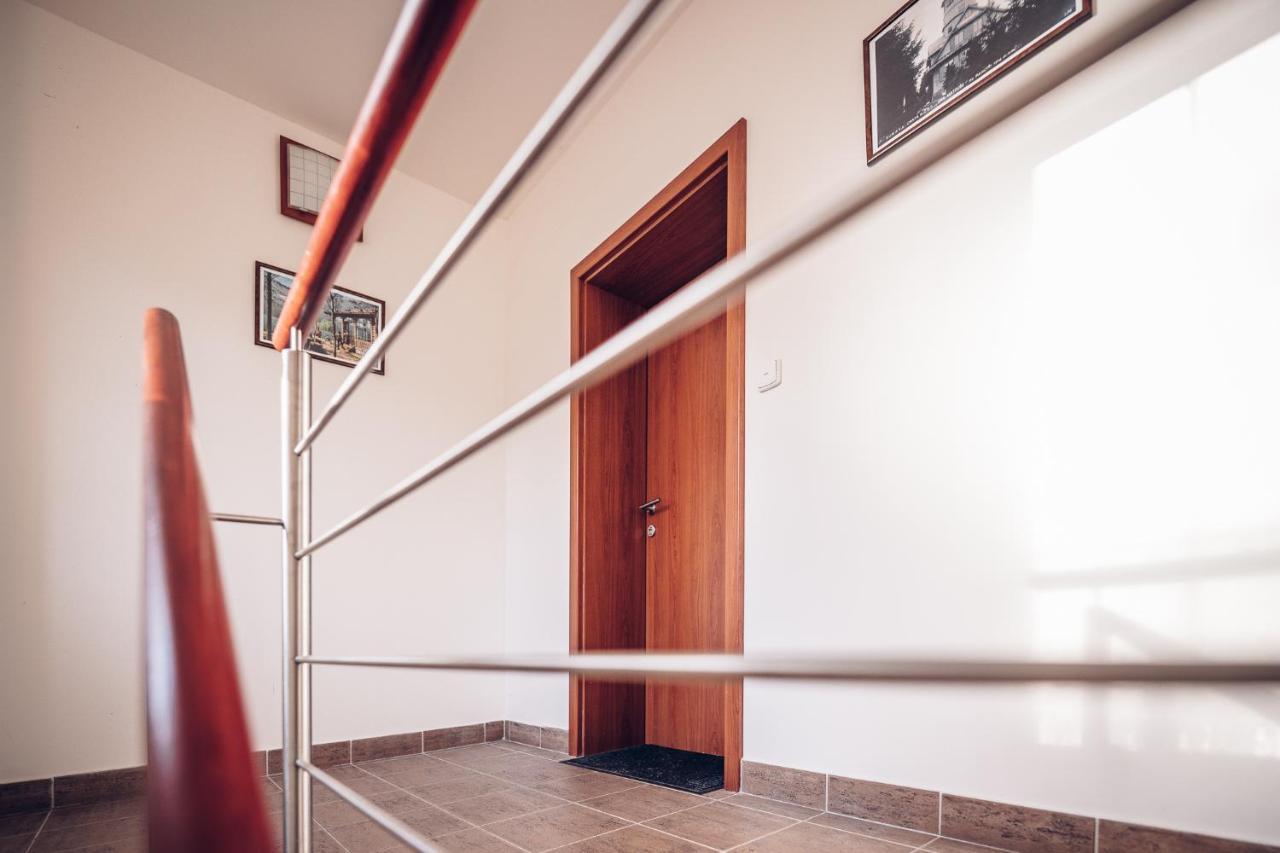 Apartmany Domino Zelezna Ruda Exterior photo